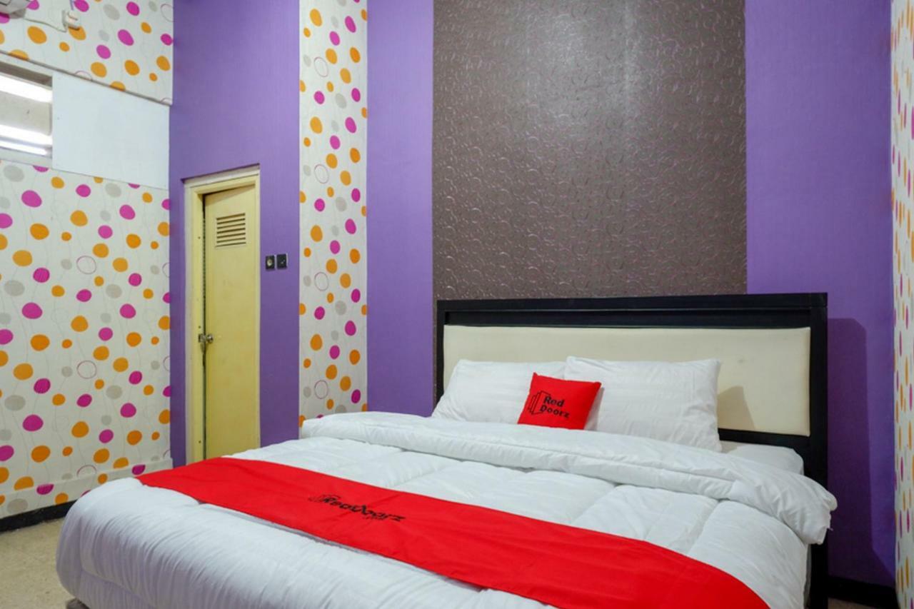 Hotel RedDoorz near Stasiun Kebumen Exterior foto